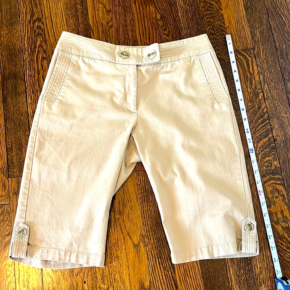 Ladies shorts Bermuda style size 4 made by “tribal” a good amount of stretch.